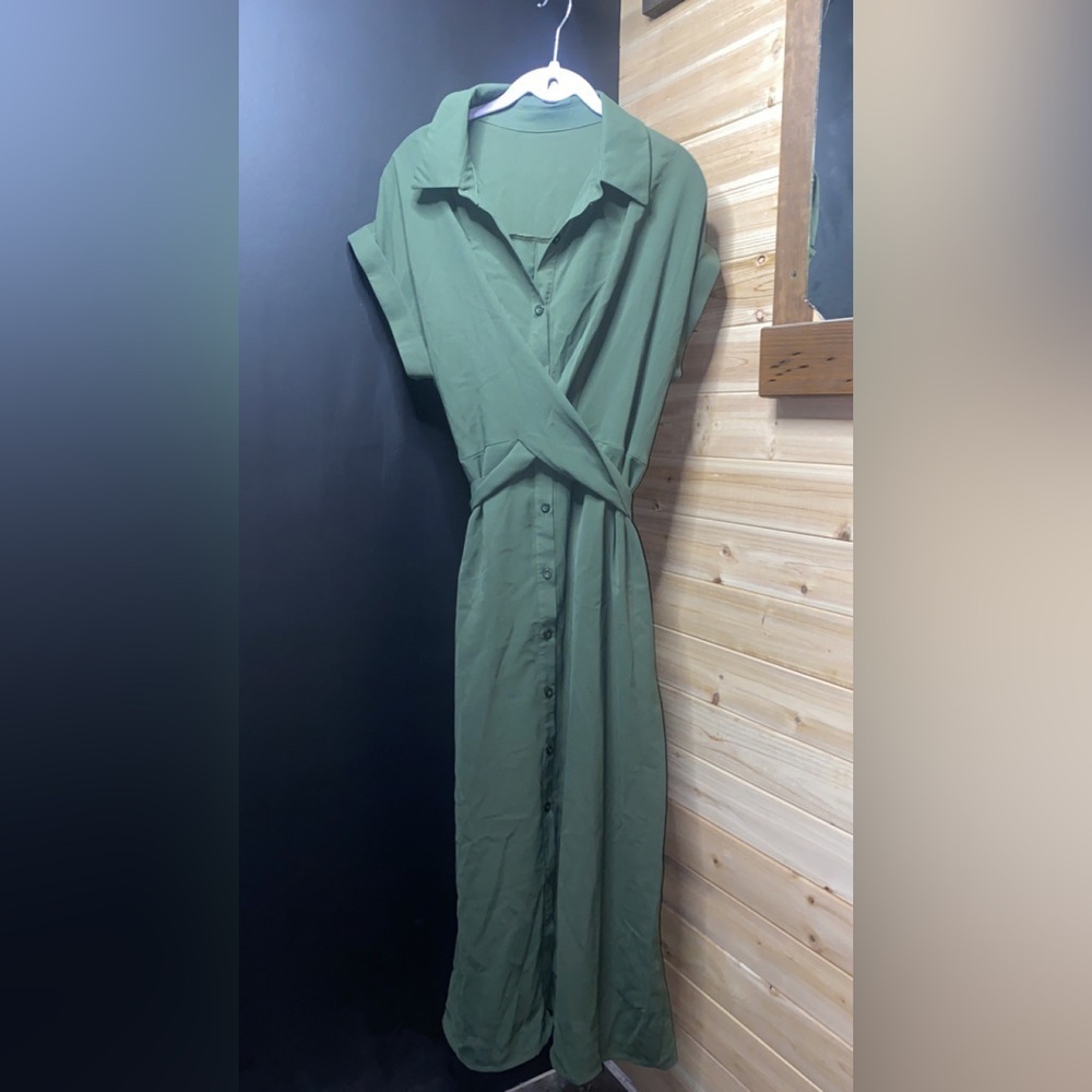Non Branded Size Small Women’s Olive Green Button Down Dress perfect for fall